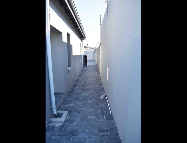 3 BEDROOM FREEHOLD TO LET IN PARKLANDS NORTH